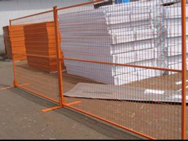 臨時(shí)防護(hù)欄圖片2