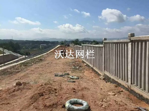 贛鐵路客專刺絲滾籠項目工程圖片3