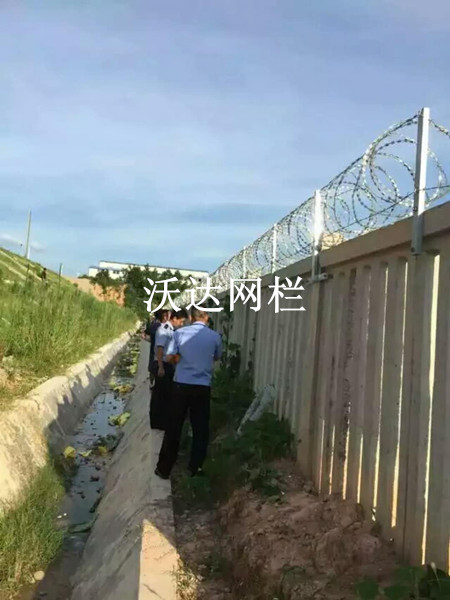 贛鐵路客專刺絲滾籠項目工程圖片4