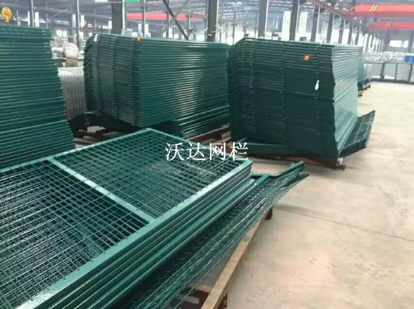 滬昆鐵路貴州段防護柵欄護欄網項目圖片5