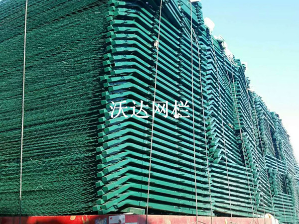 滬昆鐵路貴州段防護柵欄護欄網項目圖片6