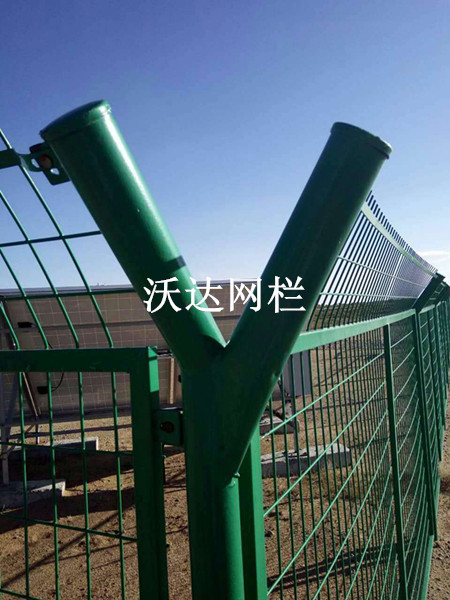 內蒙古烏拉特中旗油井護欄網工程圖片4