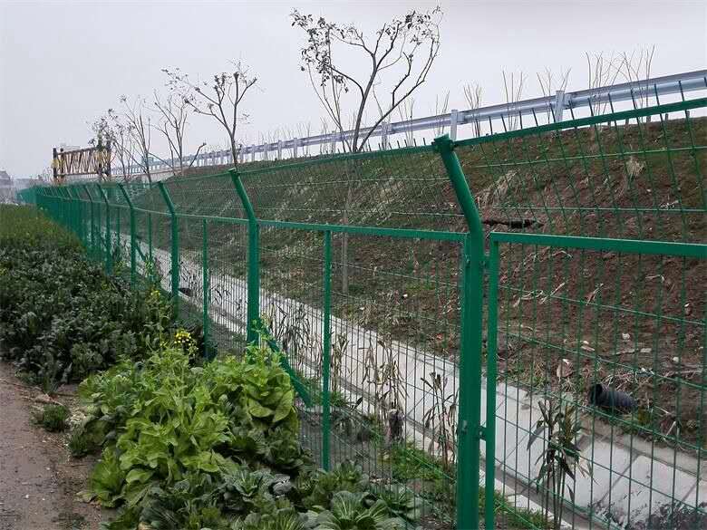 高速公路護(hù)欄網(wǎng)圖片4