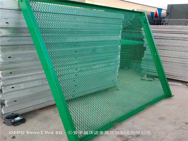 鋼板網(wǎng)護(hù)欄圖片4