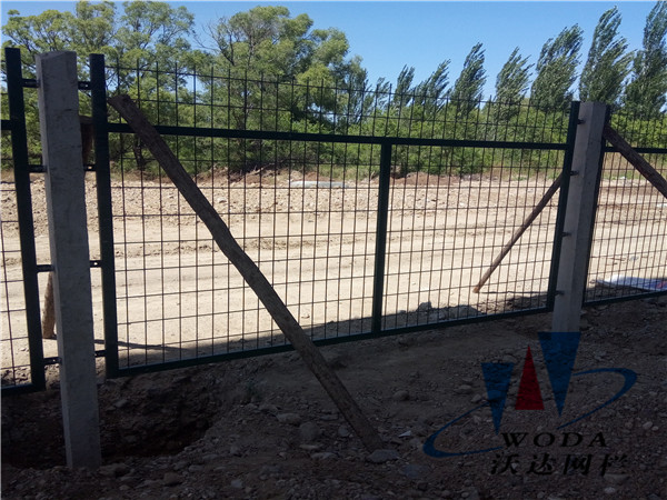 鐵路護欄_金屬柵欄網片工程案例圖片4